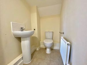 Guest WC- click for photo gallery